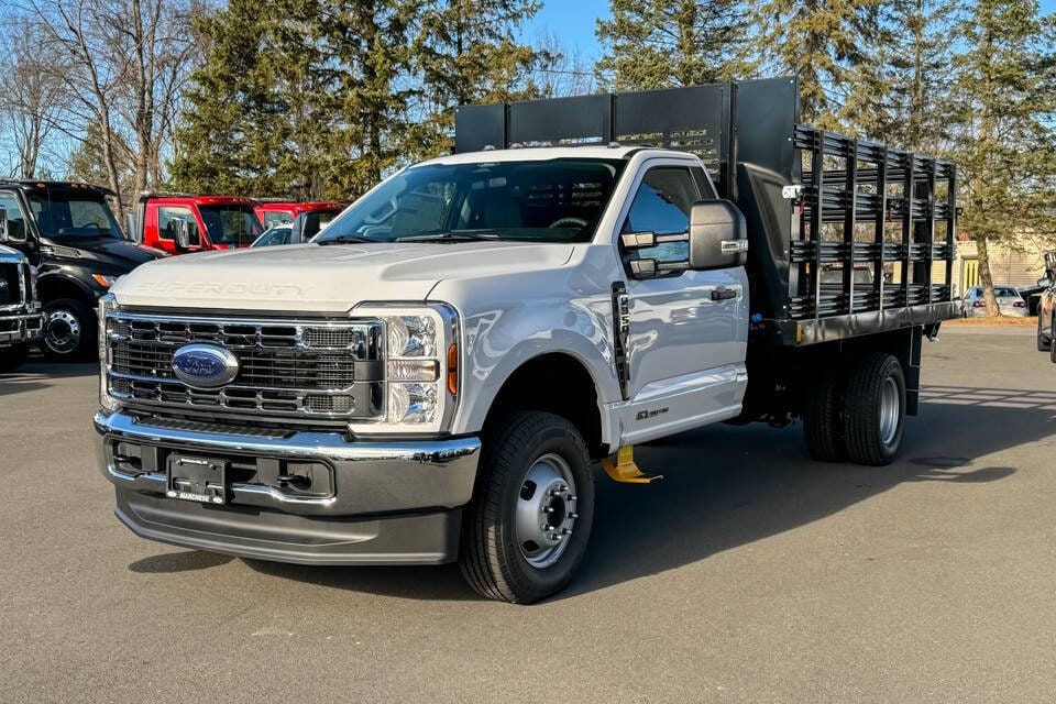 2024 Ford F-350 Super Duty Chassis Cab XLT - Photo 7