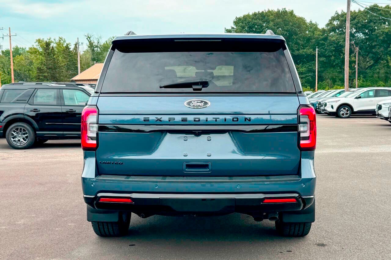 2023 Ford Expedition Limited photo 3