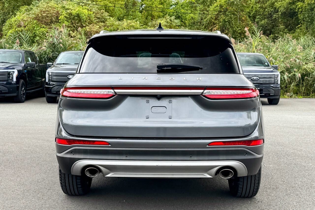 2022 Lincoln Corsair Standard photo 2