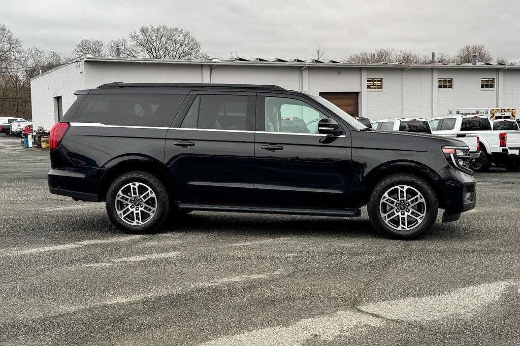 Used 2025 Ford Expedition MAX Active 4x4 4dr SUV SUV