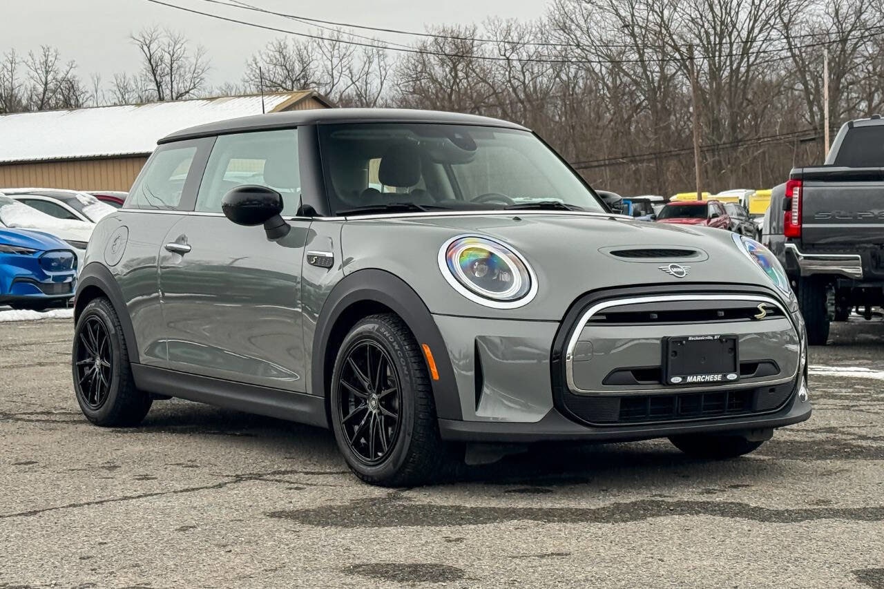 2022 MINI Hardtop 2 Door SE's photo
