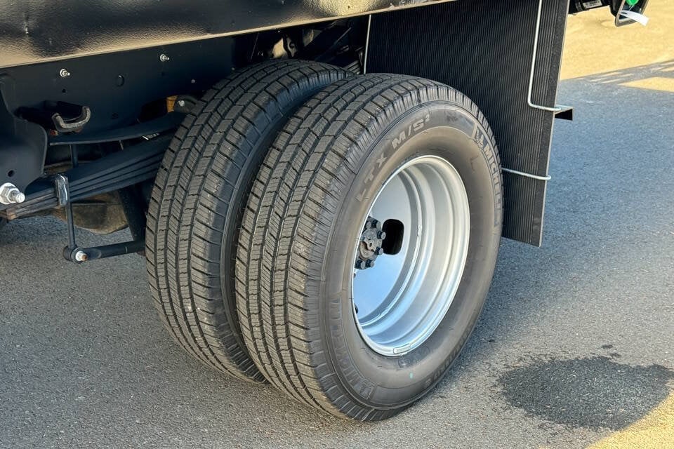 2024 Ford F-350 Super Duty Chassis Cab XLT - Photo 23
