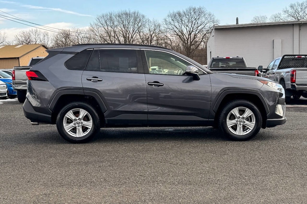 Used 2021 Toyota RAV4 XLE AWD 4dr SUV SUV