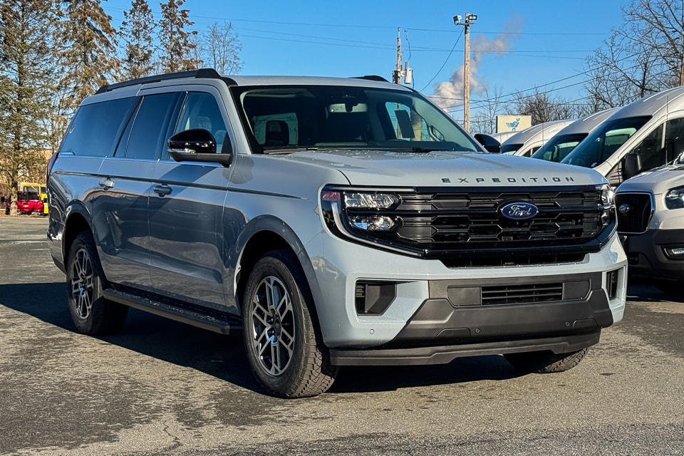 2026 Ford Expedition Active's photo