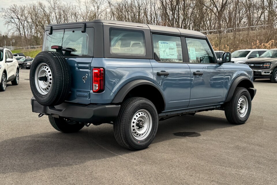 2025 Ford Bronco Base photo 3