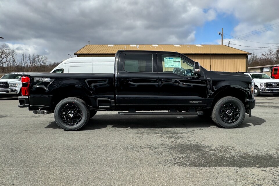 2025 Ford F-250 Lariat photo 2