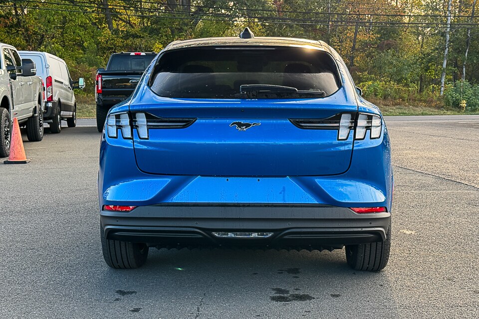 2025 Ford Mustang Mach-E Premium photo 4