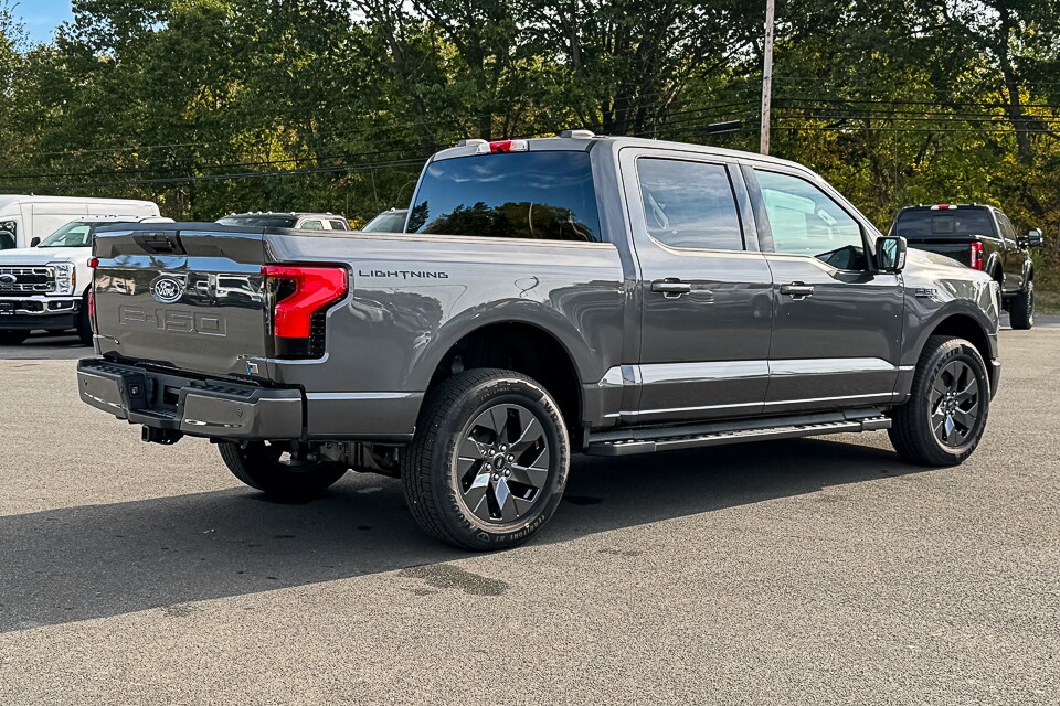 2025 Ford F-150 Lightning photo 2