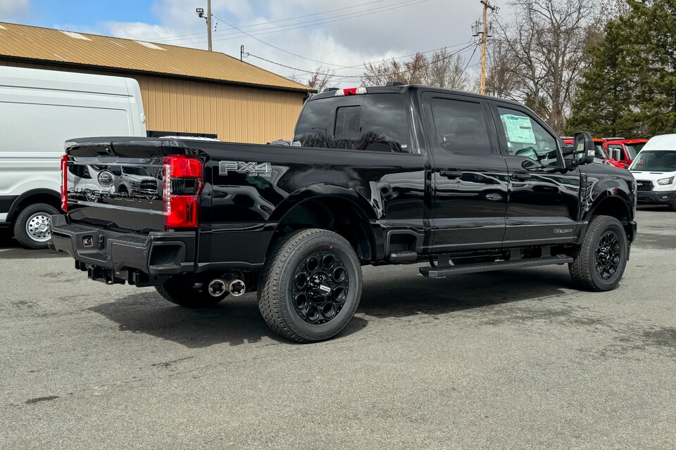 2025 Ford F-250 Lariat photo 3