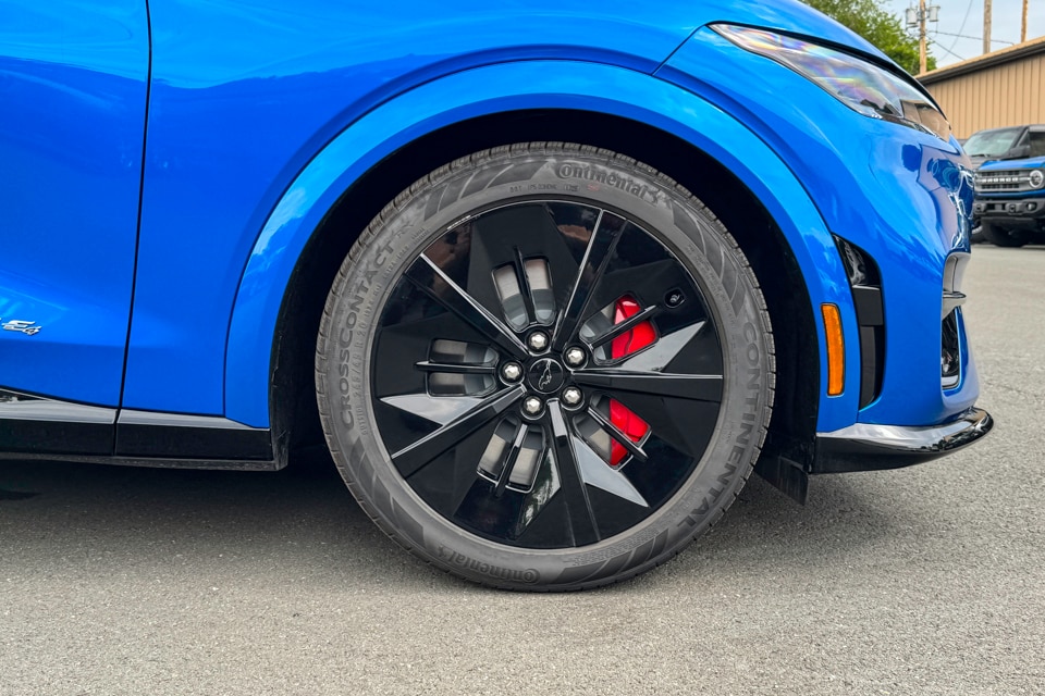 2025 Ford Mustang Mach-E GT - Photo 9