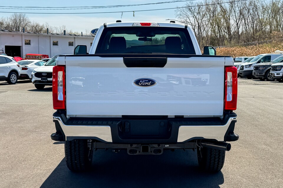 2025 Ford F-350 XLT photo 4