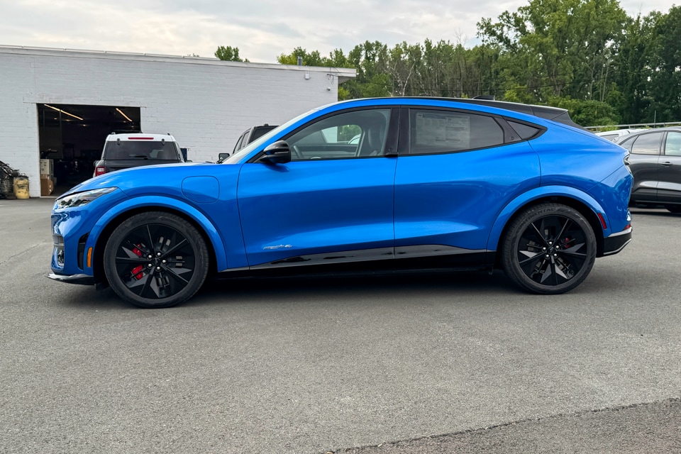 2025 Ford Mustang Mach-E GT - Photo 6
