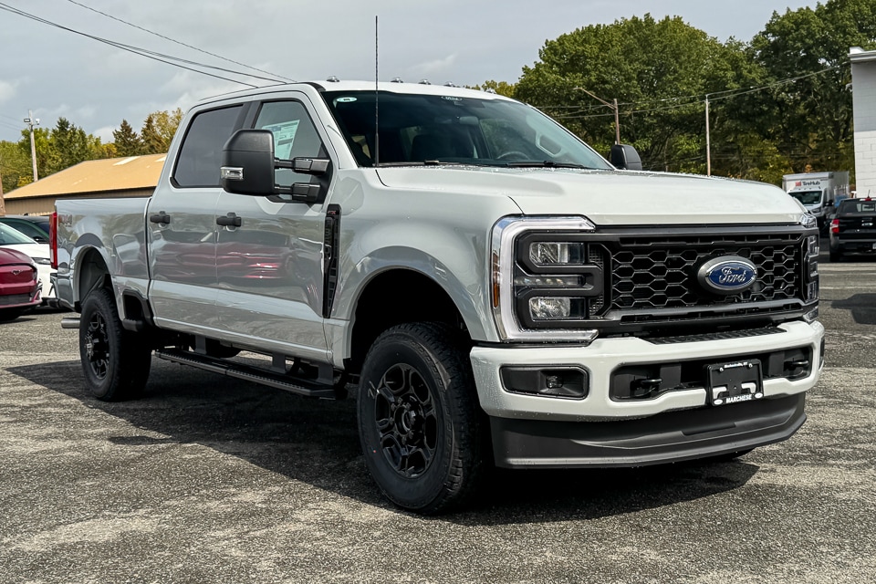 2026 Ford F-350 Super Duty XL's photo