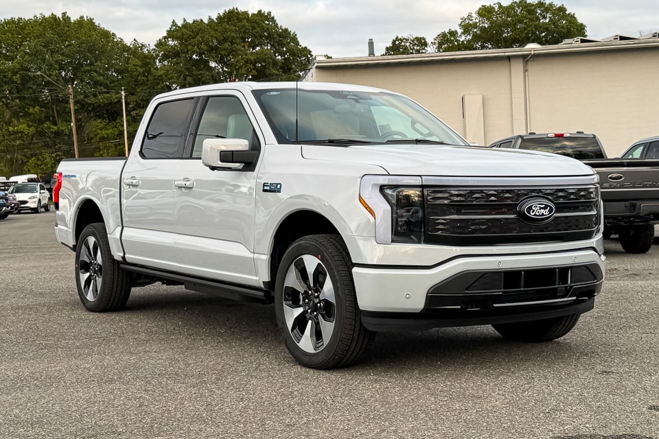 2025 Ford F-150 Lightning Platinum's photo