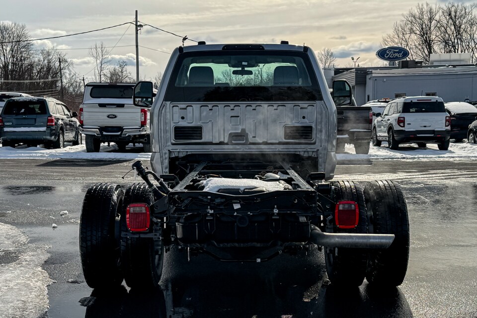2024 Ford F-350 XL photo 4