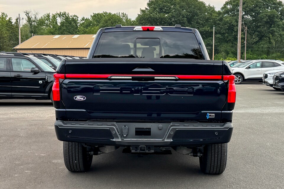 2025 Ford F-150 Lightning Lariat photo 4
