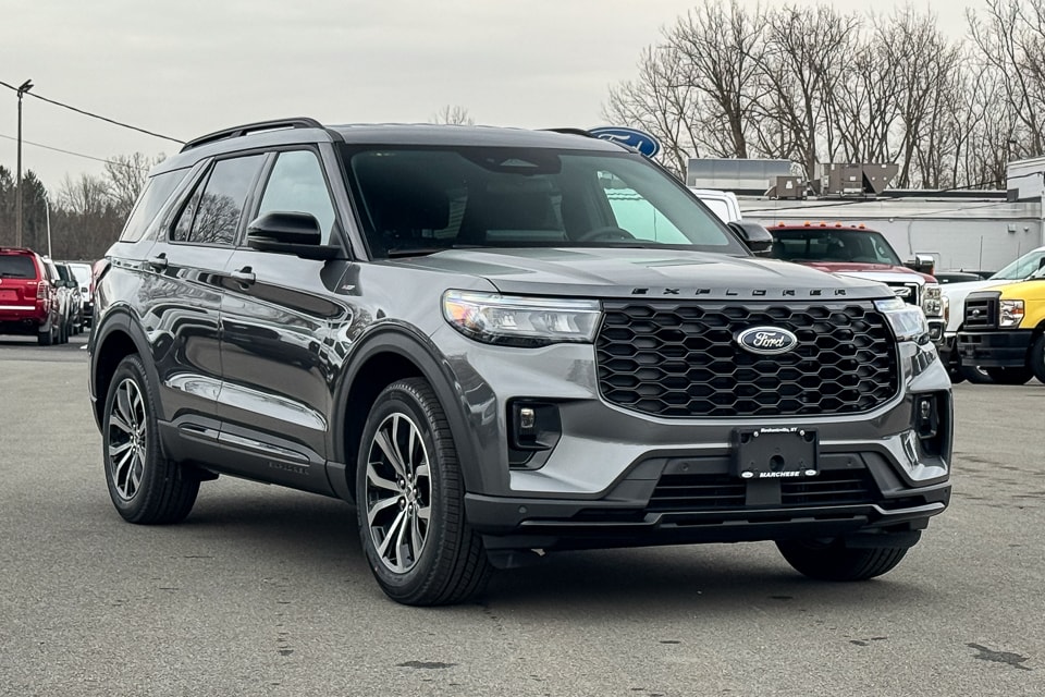 2026 Ford Explorer ST-LINE's photo