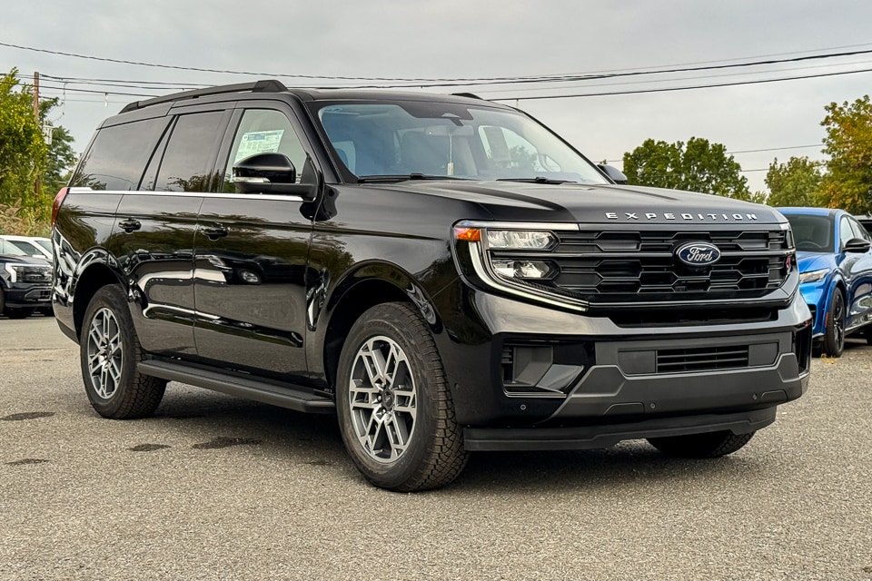 2025 Ford Expedition Active's photo