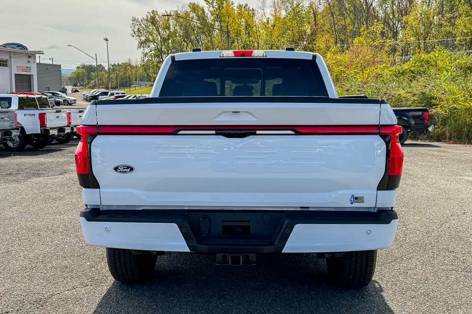 2025 Ford F-150 Lightning Lariat photo 4