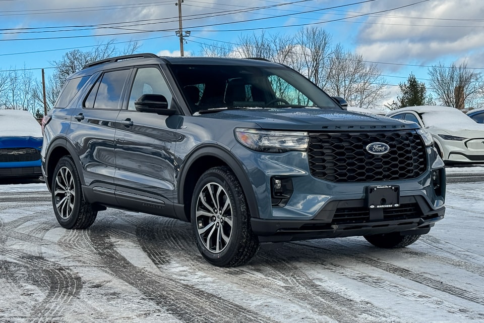 2026 Ford Explorer ST-LINE's photo