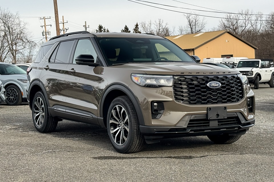 2026 Ford Explorer ST-LINE's photo