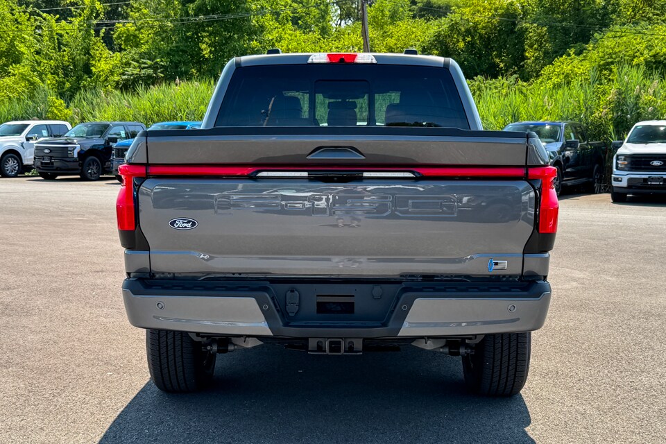 2025 Ford F-150 Lightning Lariat photo 4