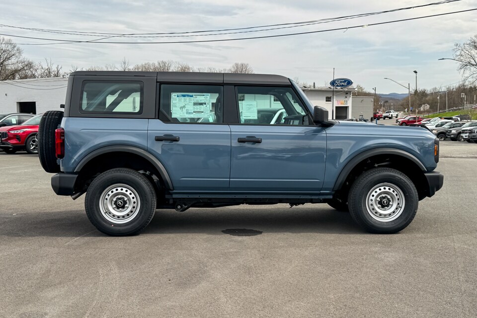 2025 Ford Bronco Base photo 2