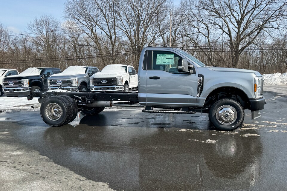 2024 Ford F-350 XL photo 2