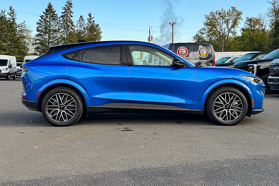 2025 Ford Mustang Mach-E Premium photo 2