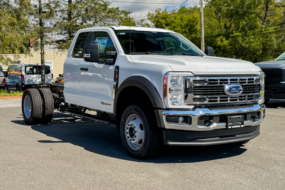 2026 Ford F-450 Super Duty Chassis Cab XL's photo