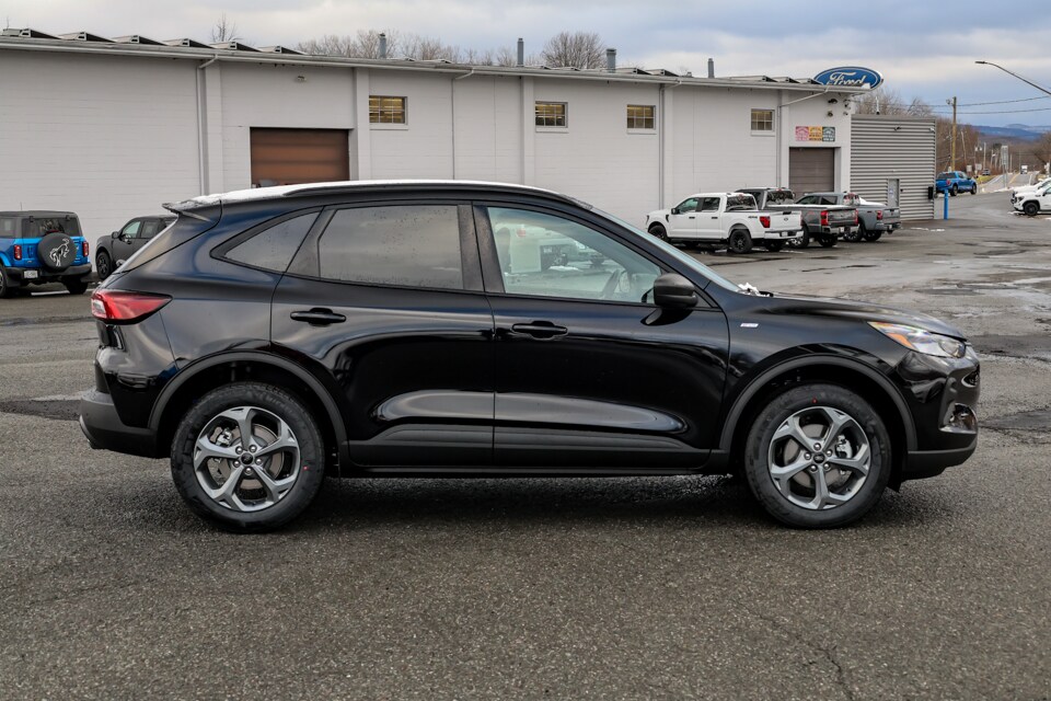 2025 Ford Escape ST-Line photo 2