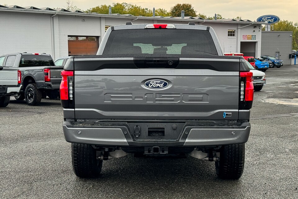 2025 Ford F-150 Lightning XLT photo 3