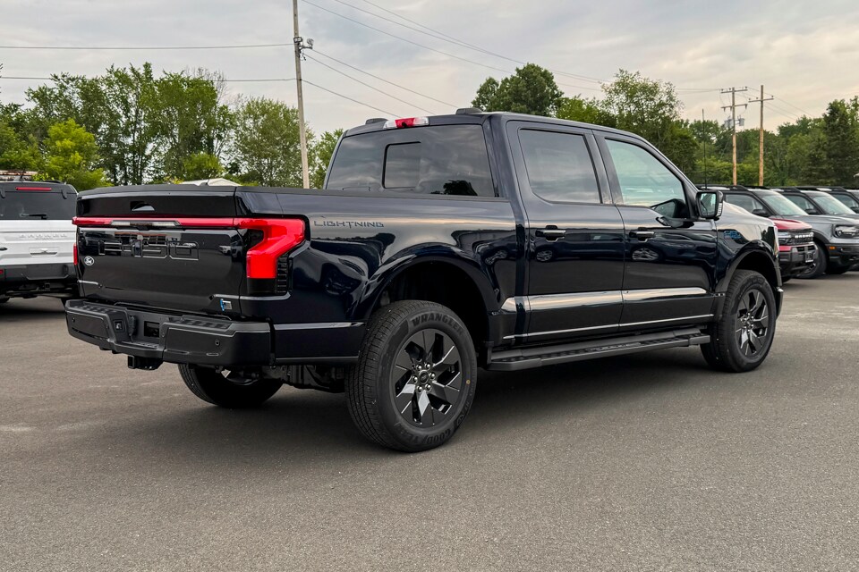 2025 Ford F-150 Lightning Lariat photo 3