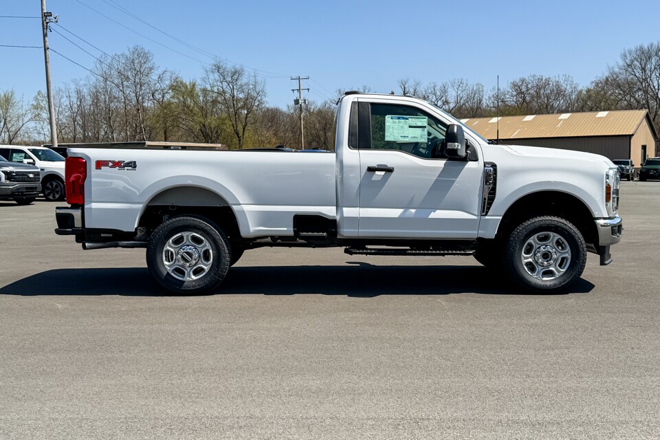 2025 Ford F-350 XLT photo 2
