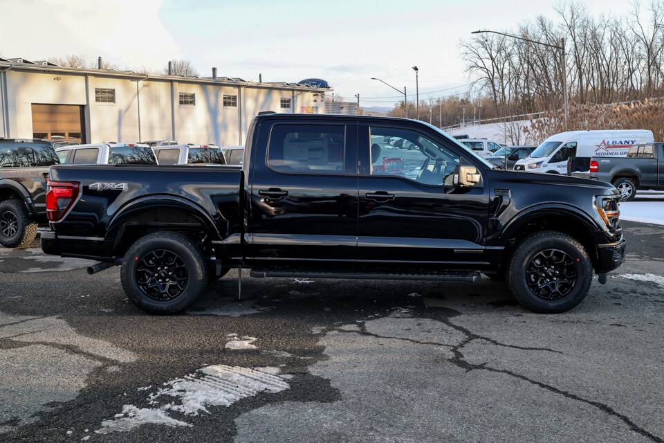2025 Ford F-150 XLT photo 2