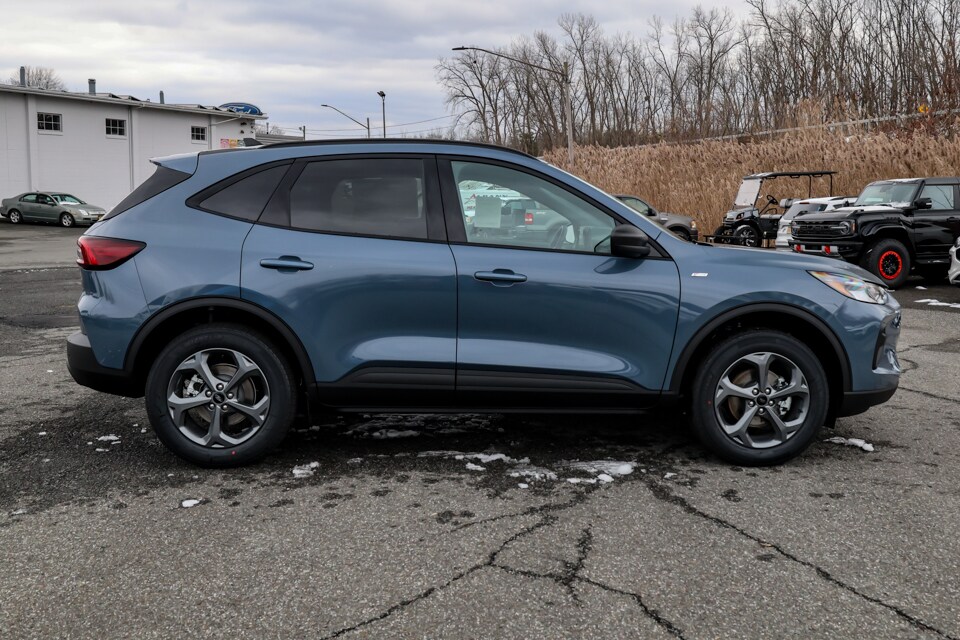 2025 Ford Escape ST-Line photo 2