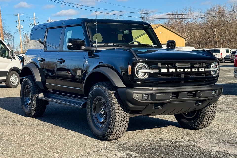 2025 Ford Bronco 4-Door Outer Banks's photo