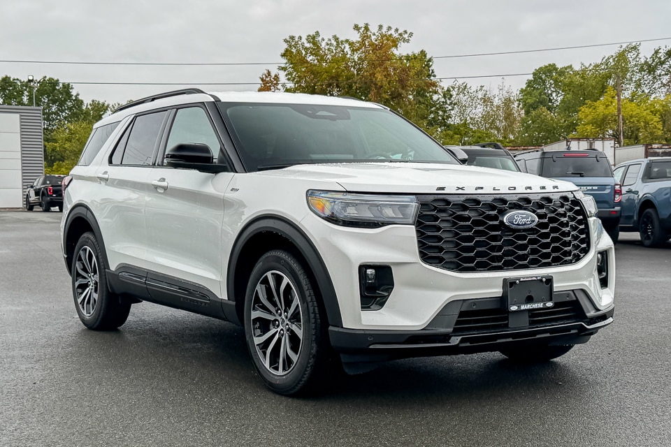 2025 Ford Explorer ST-LINE's photo