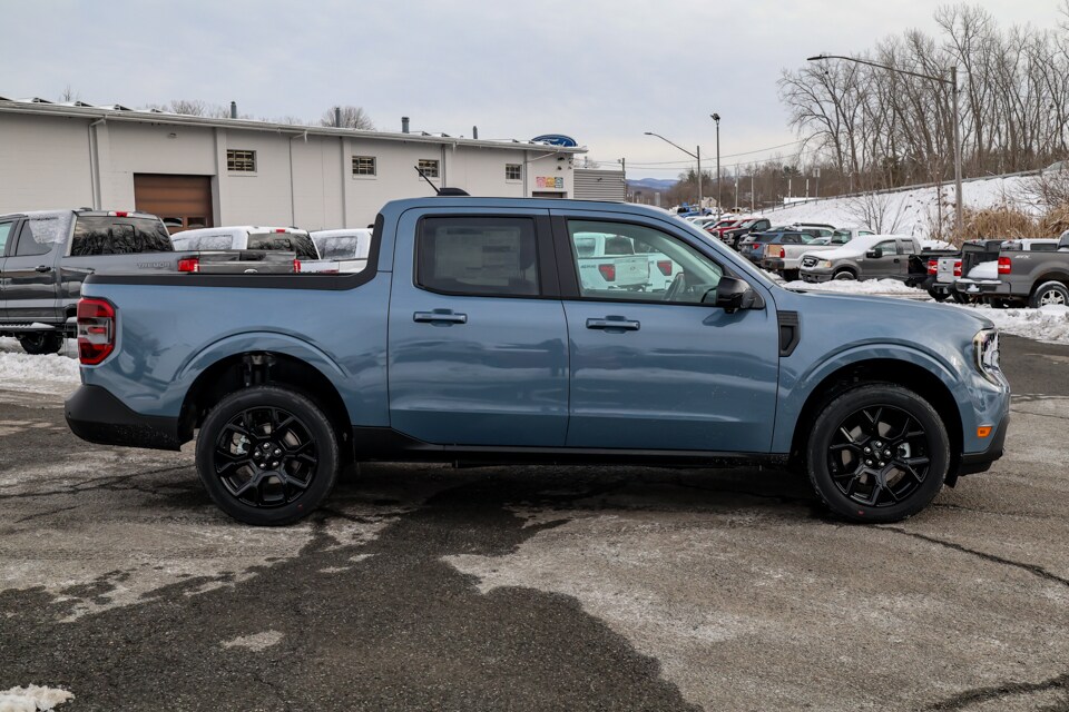 2025 Ford Maverick Lariat photo 2