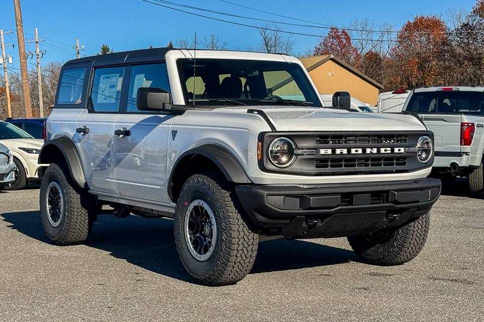 2025 Ford Bronco 4-Door Base's photo