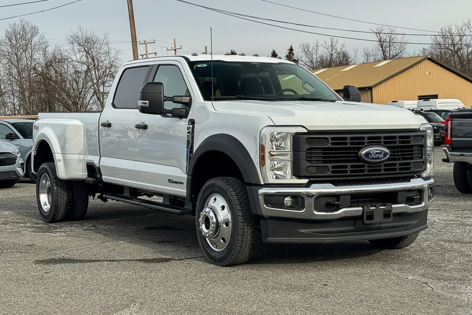 2026 Ford F-450 Super Duty XL's photo