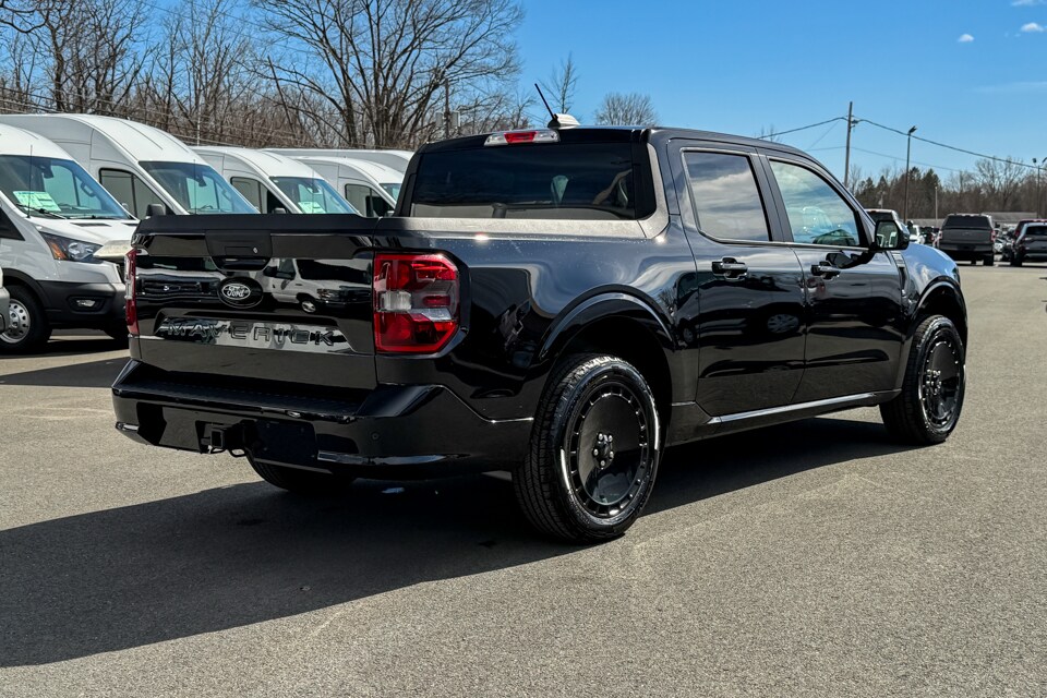 2025 Ford Maverick photo 3