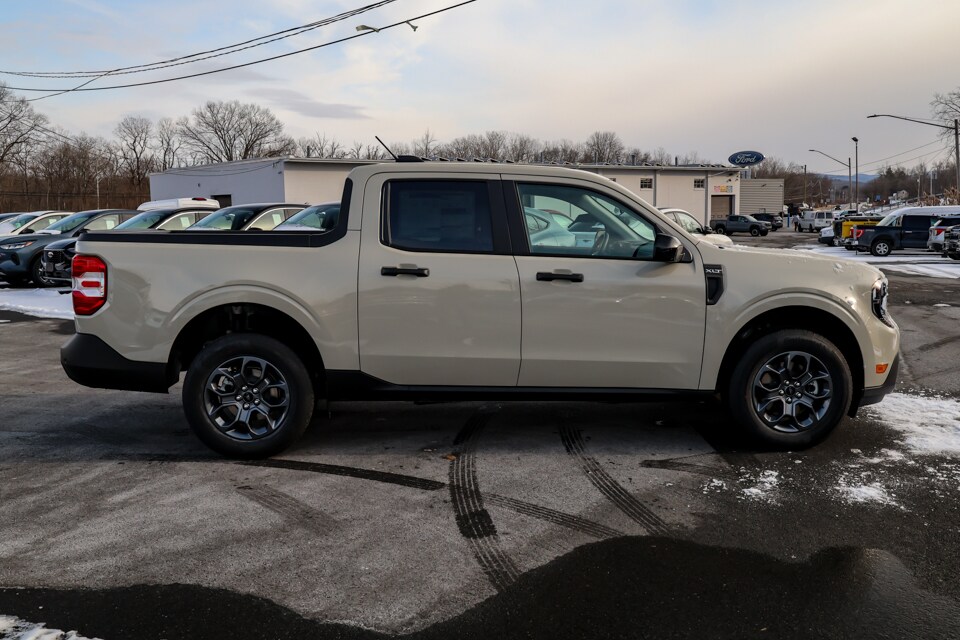 2025 Ford Maverick XLT photo 2