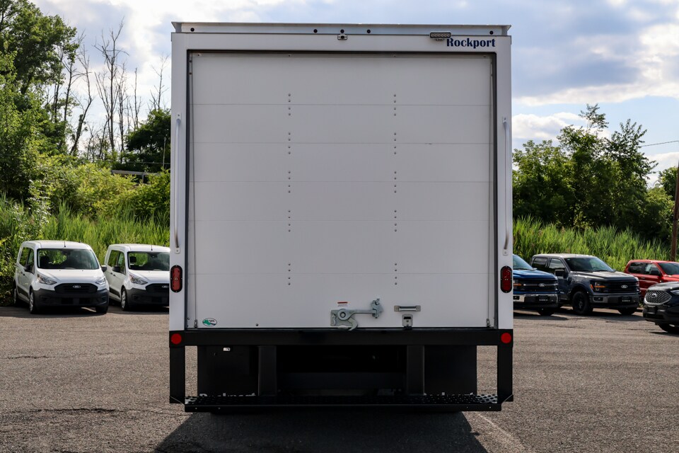 2025 Ford E-450 Cutaway photo 4