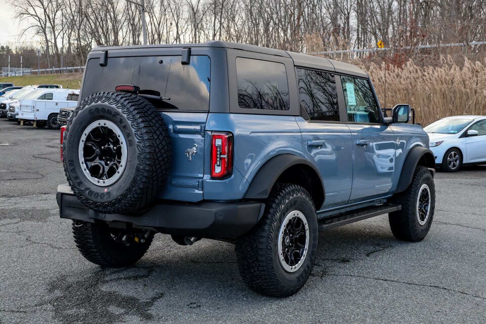 2024 Ford Bronco Outer Banks photo 3