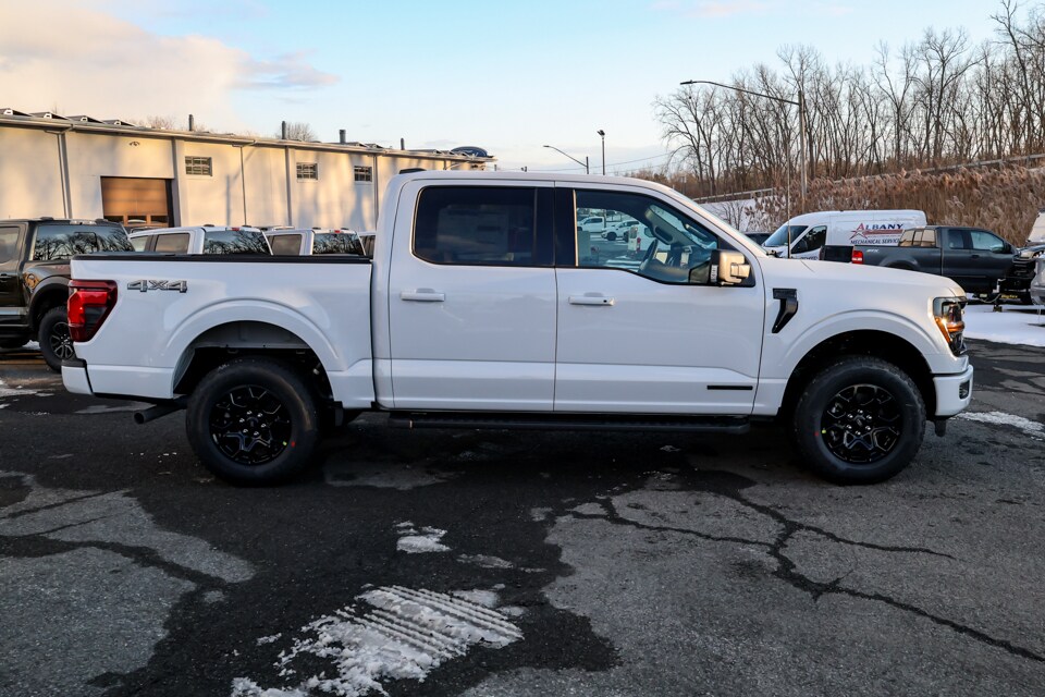 2025 Ford F-150 XLT photo 2