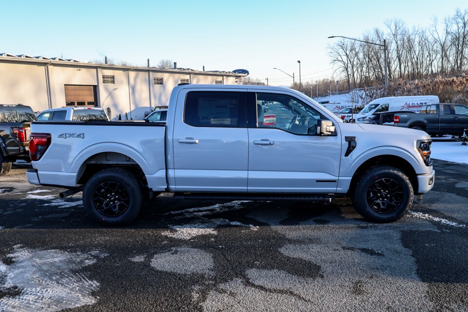 2025 Ford F-150 XLT photo 2