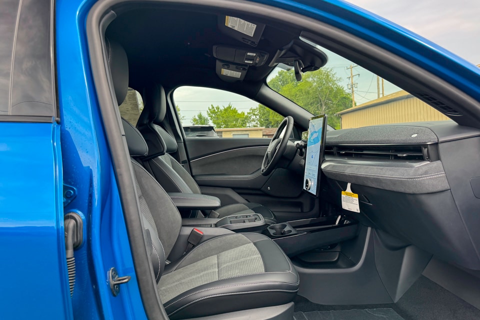 2025 Ford Mustang Mach-E GT - Photo 12