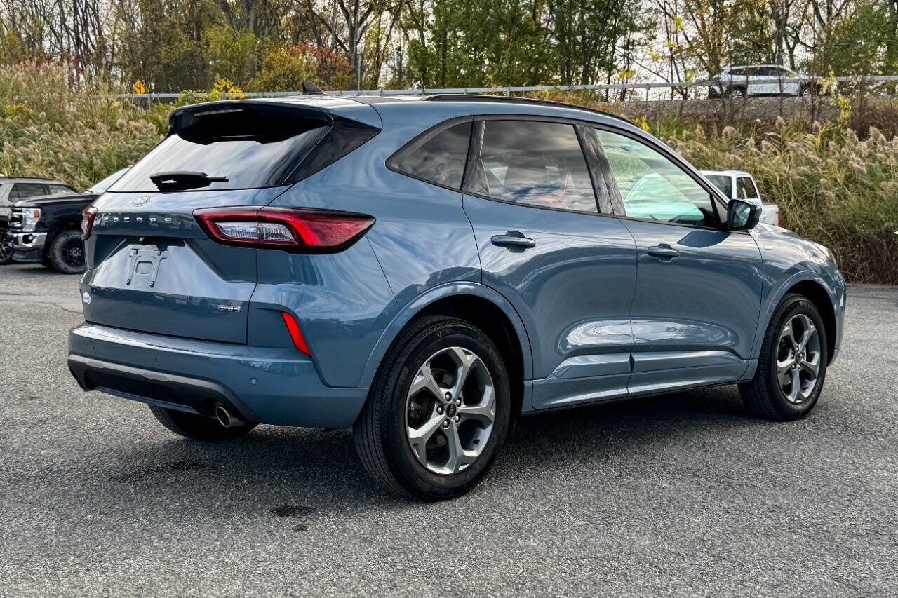 2023 Ford Escape ST-Line Select photo 3