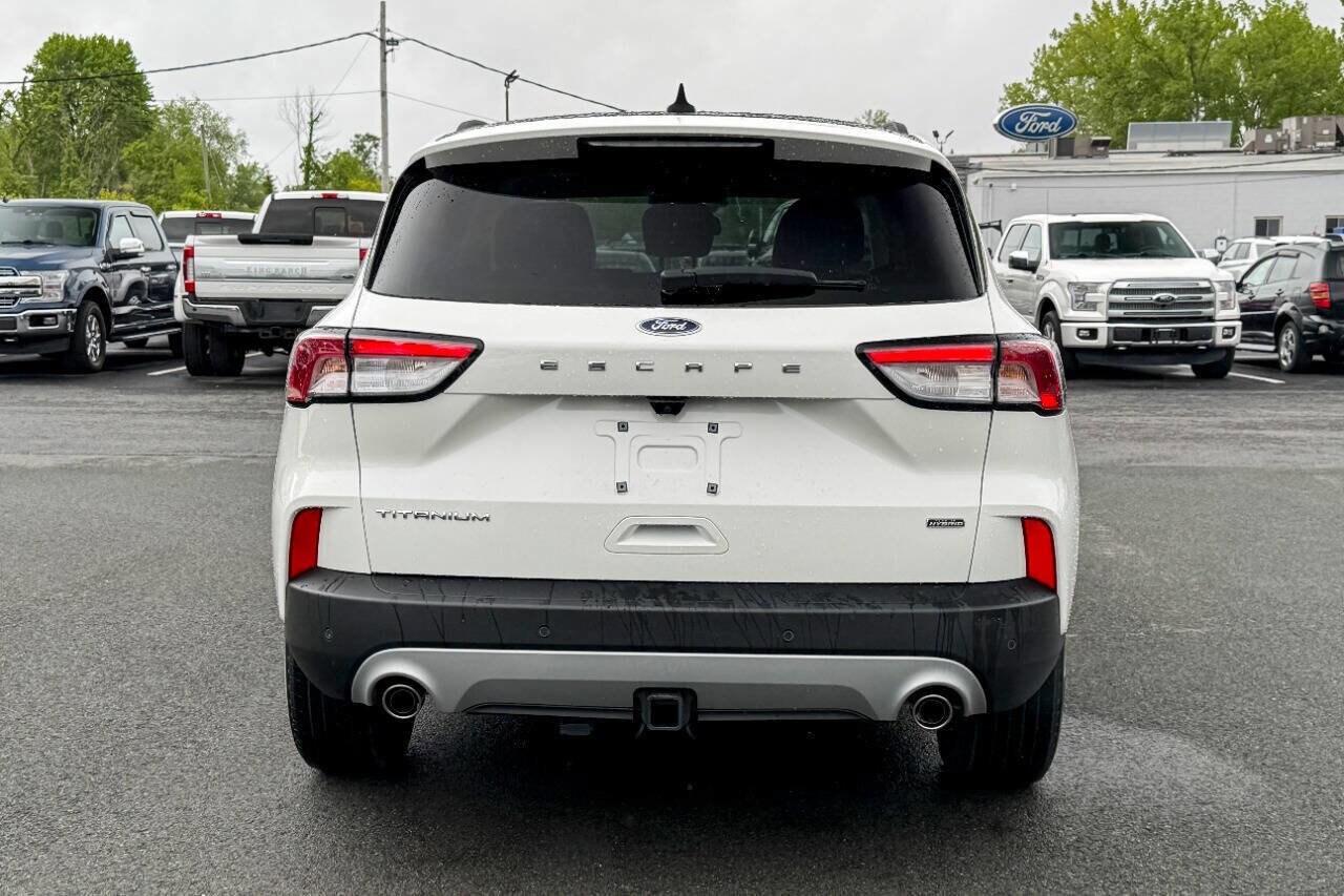 2022 Ford Escape Titanium photo 4